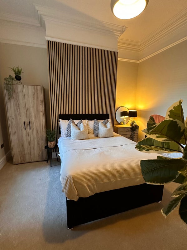 Photo 1: Room 2, 6 Broadgate