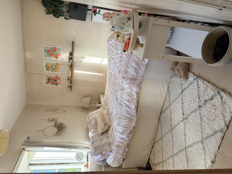 Photo 1: Bedroom