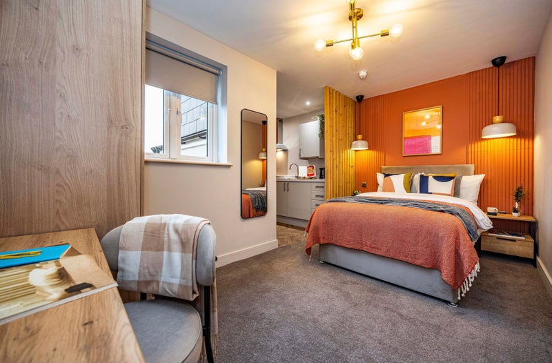 Photo 1: ROOM 4 
