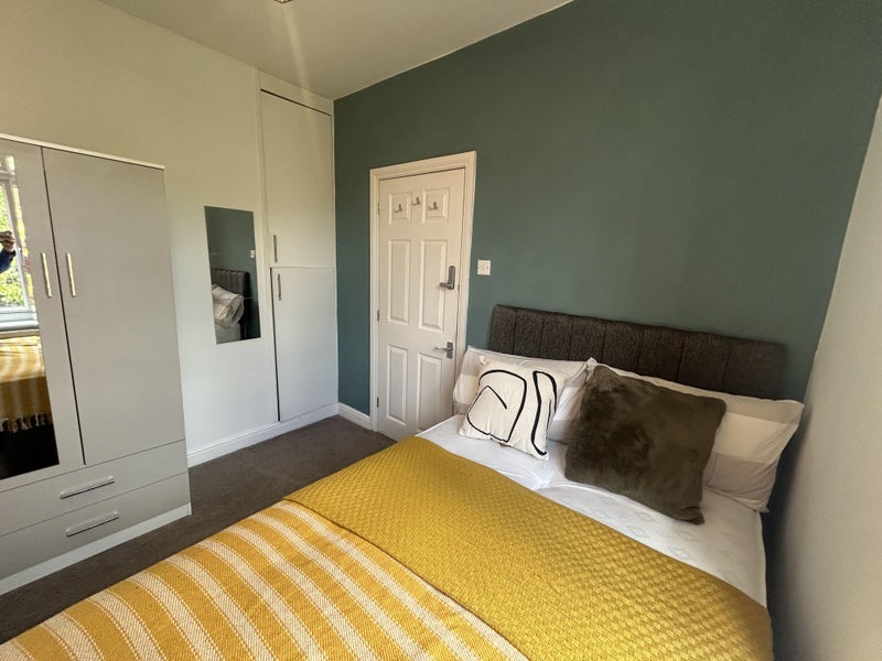 Photo 1: ROOM 3