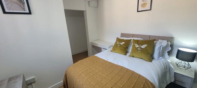 Photo 1: ROOM 10