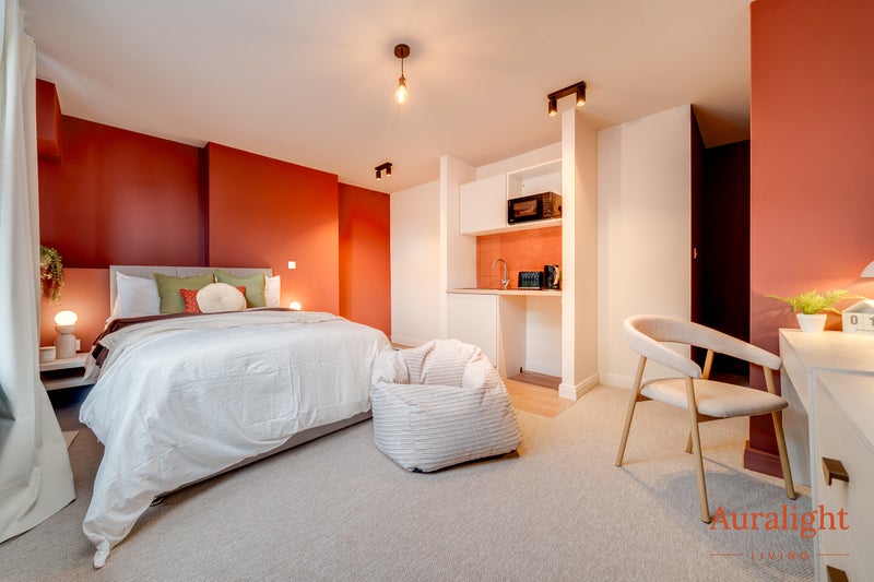 Photo 1: Room 6
