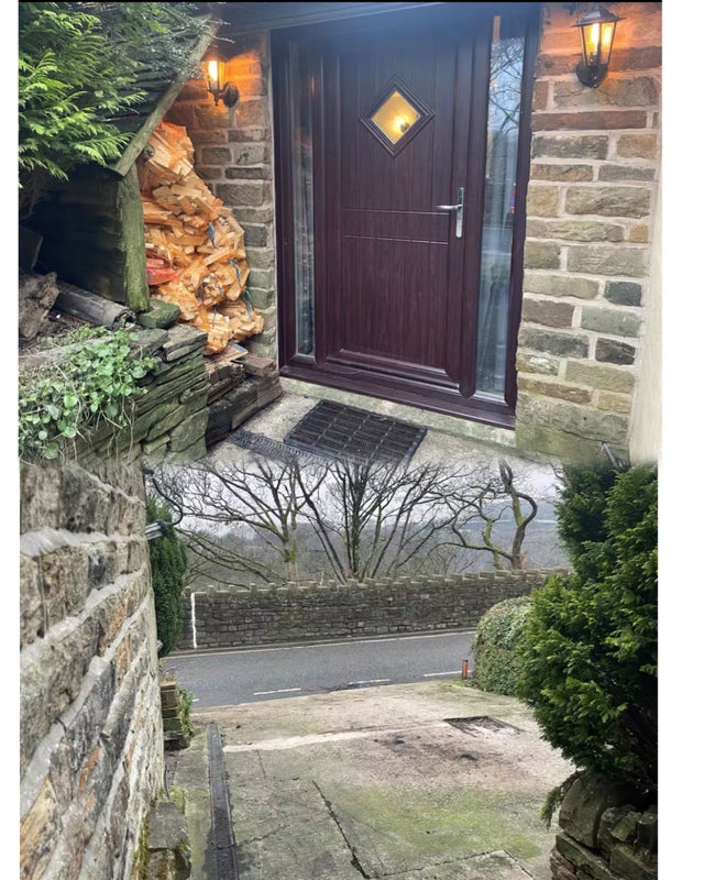Photo 1: Private Entrance & Drive