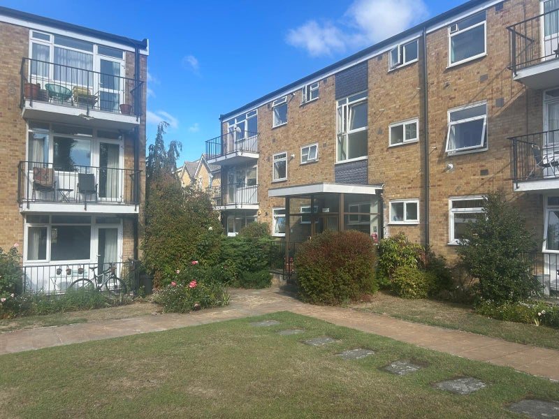 Photo 1: Courtyard
