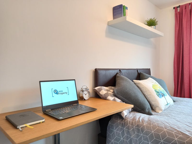 Photo 1: room 2