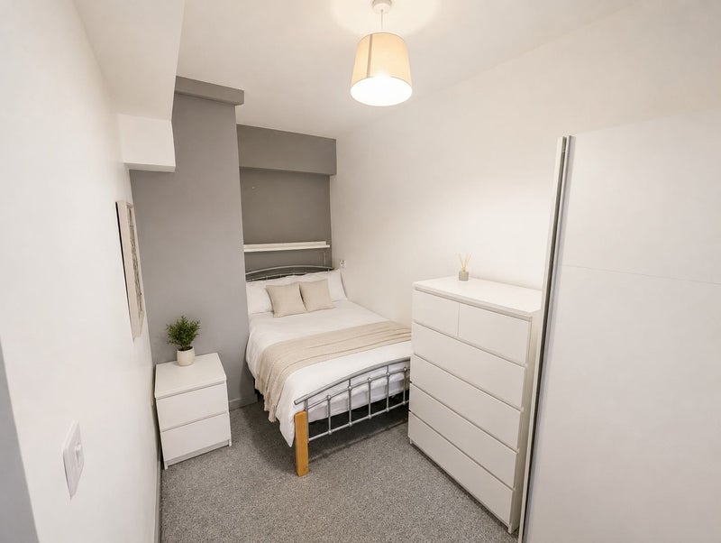 Photo 1: Room 3 Off Suite
