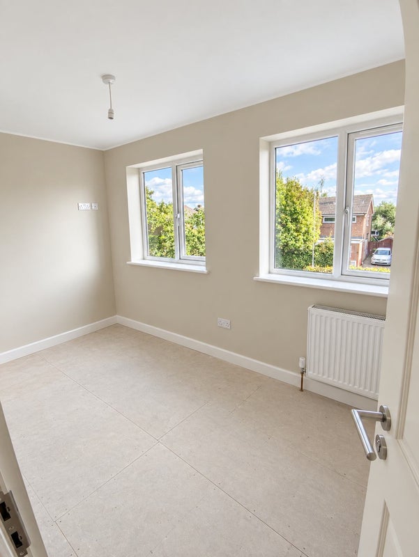 Photo 1: Bedroom