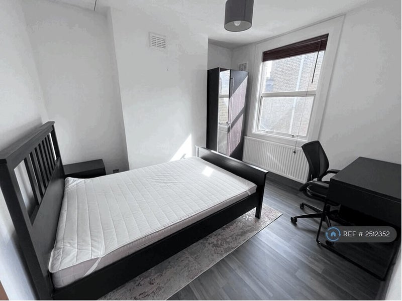 Photo 1: Bedroom 1