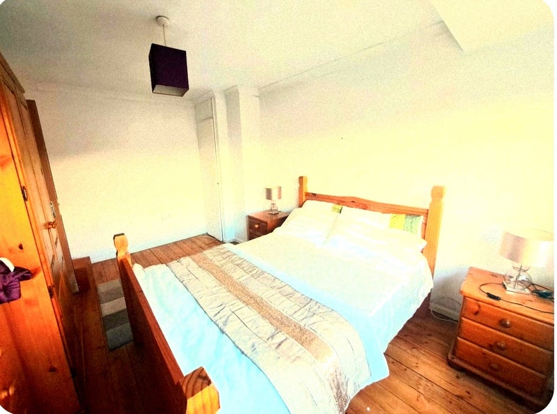 Photo 1: Double bedroom ( new bed)