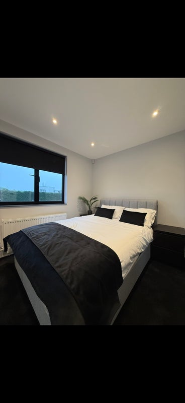 Photo 1: Bedroom
