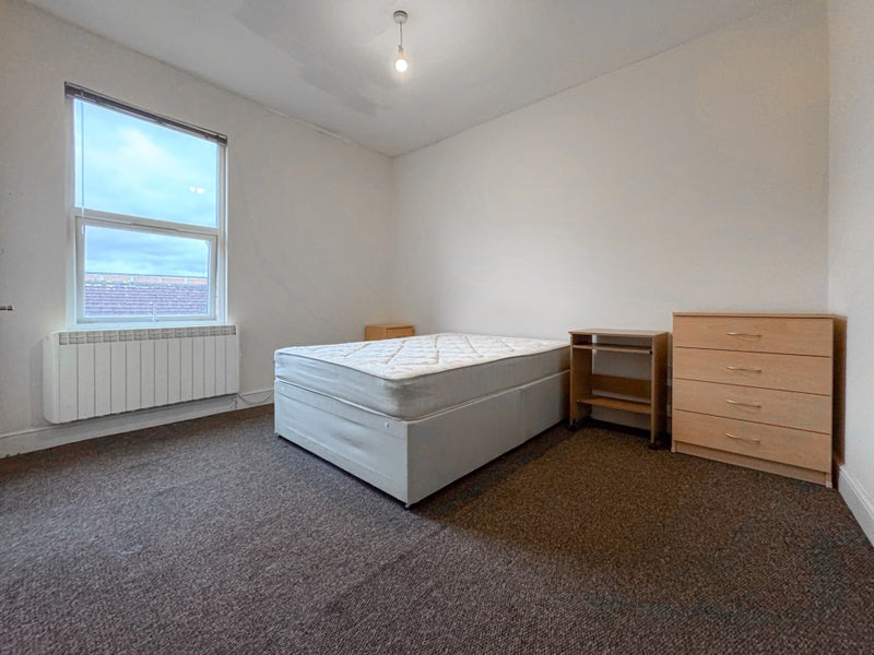 Photo 1: Room 6- En-Suite