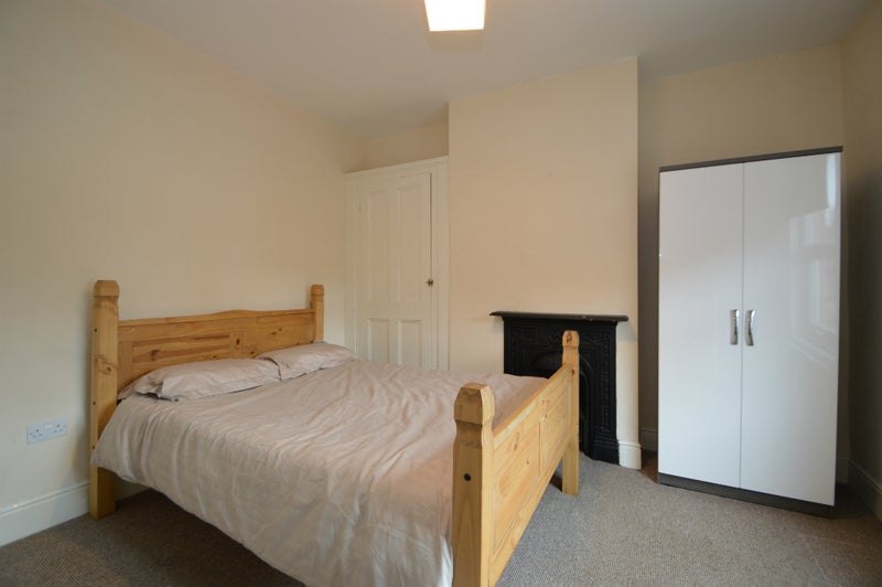 Photo 1: Bedroom 4