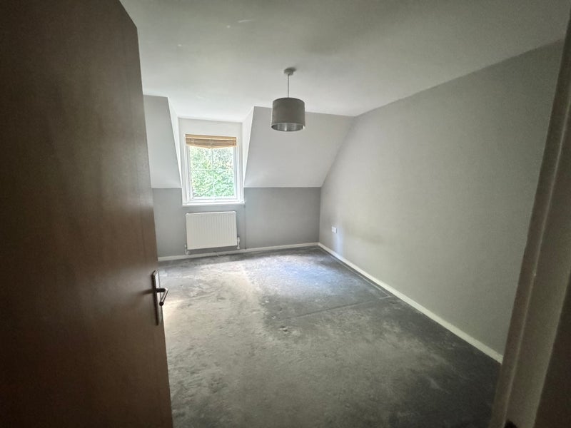 Photo 1: Bedroom