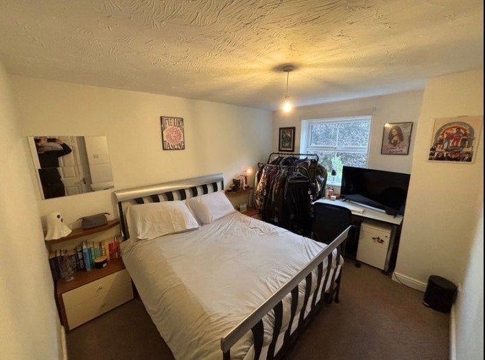 Photo 1: £910 room
