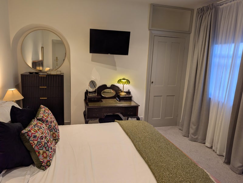 Photo 1: Bedroom