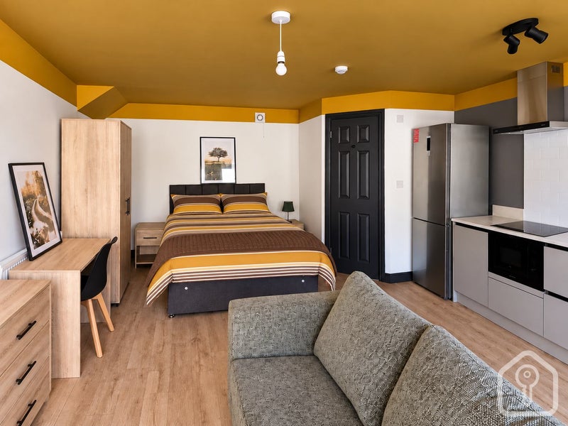 Photo 1: Flat 5 ensuite