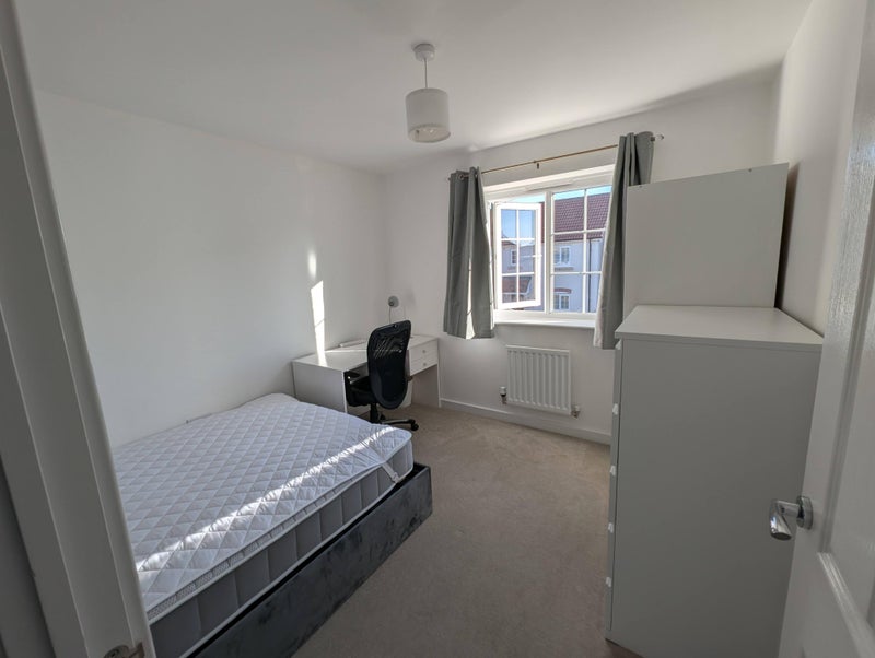 Photo 1: Double bedroom 1