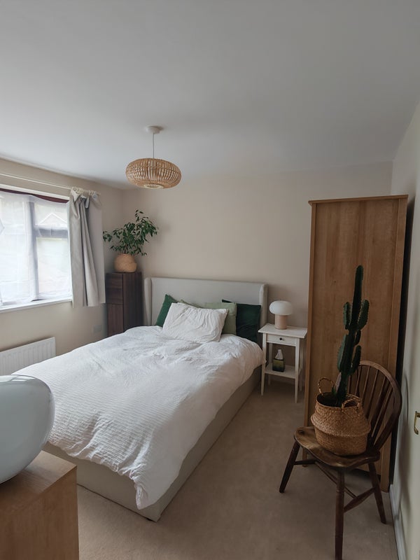 Photo 1: Bedroom