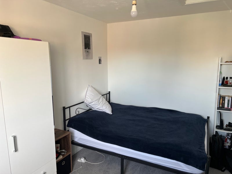 Photo 1: Bedroom