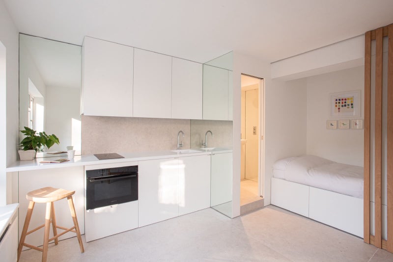 Photo 1: Kitchen, ensuite, bed box.