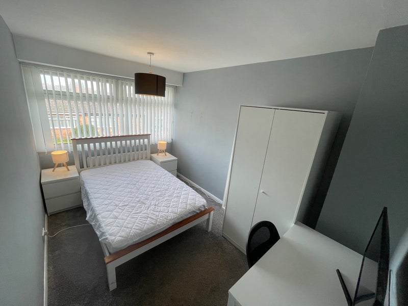 Photo 1: Room 1 (Available)