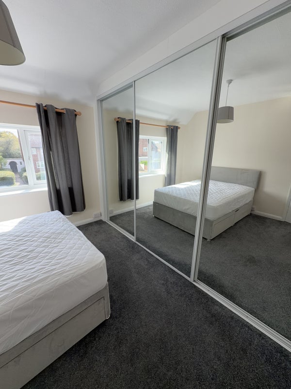 Photo 1: Bedroom