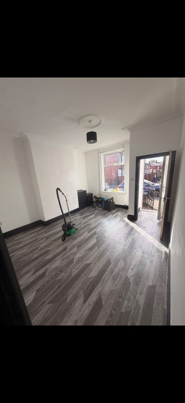 Photo 1: Living room