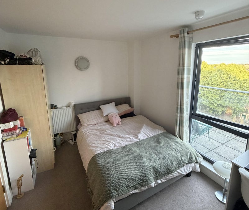 Photo 1: Room
