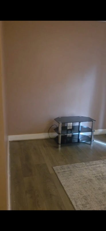 Photo 1: Living room 