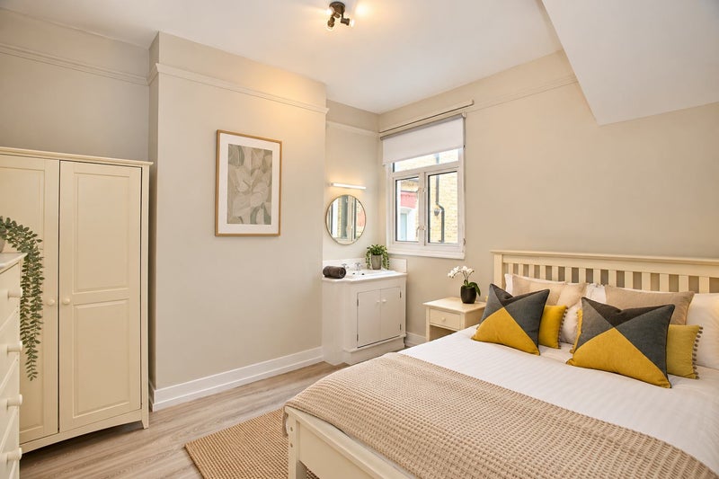 Photo 1: Bedroom 4