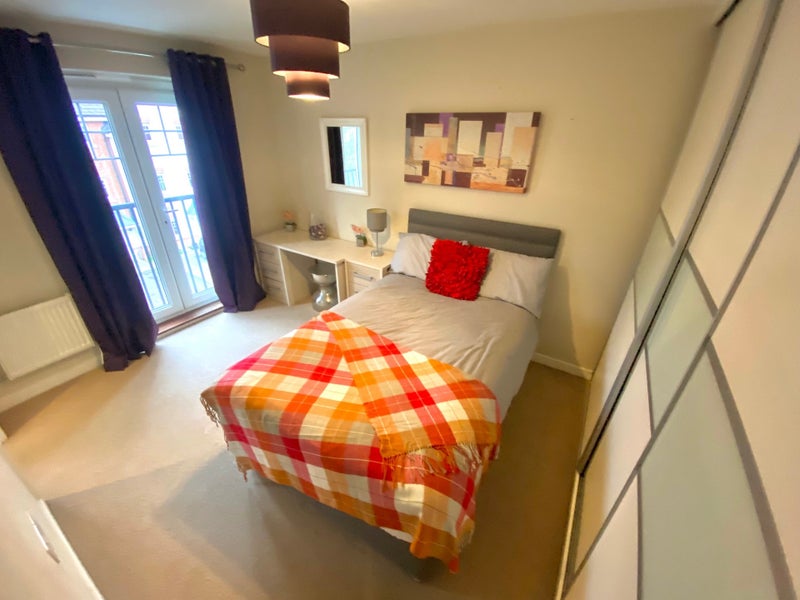 Photo 1: Room 5