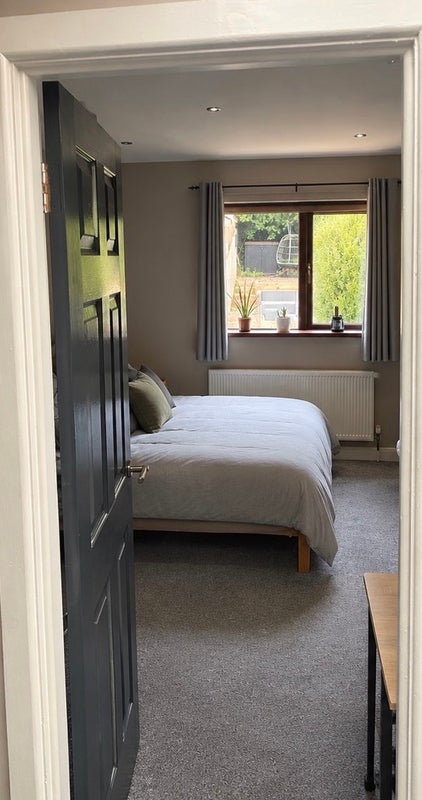 Photo 1: Bedroom
