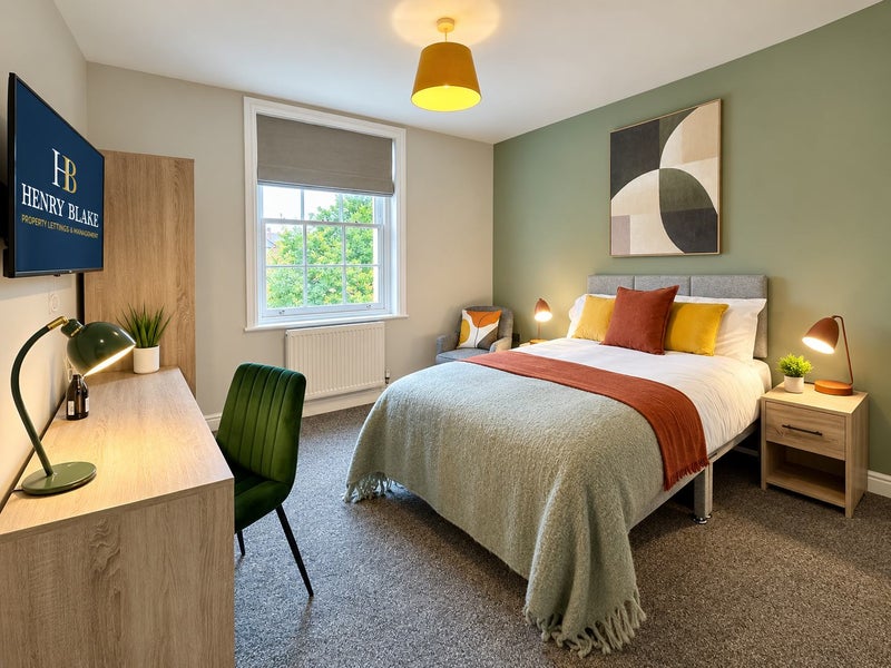 Photo 1: Room 4
