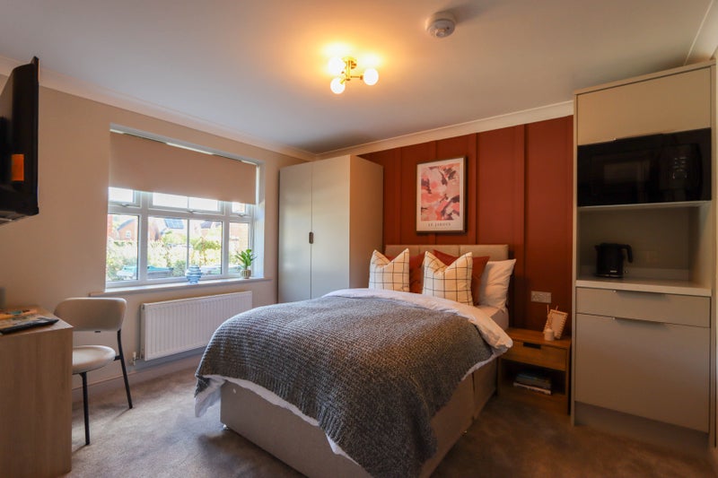 Photo 1: Room 1