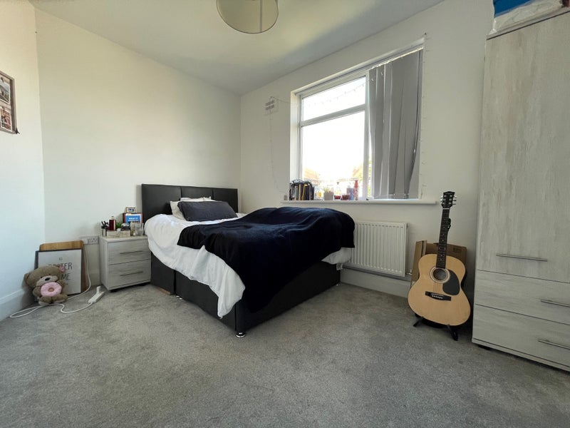 Photo 1: Room 2