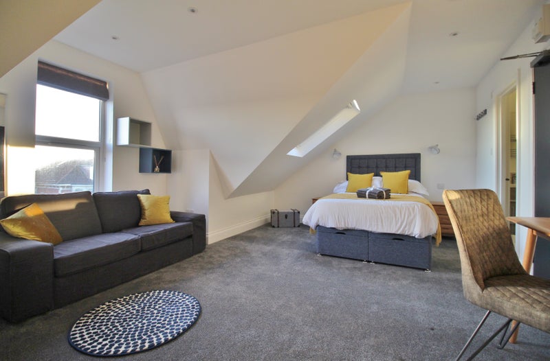 Photo 1: Room 7 - Top Floor Room
