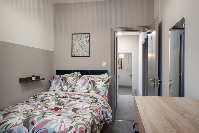 Photo 1: Room 5 (with Off suite shower room and basin)
