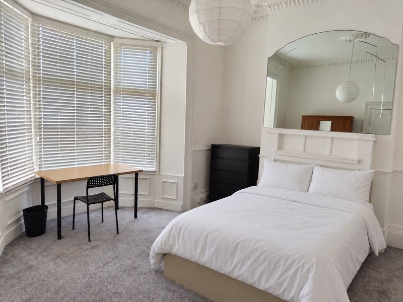Photo 1: Room