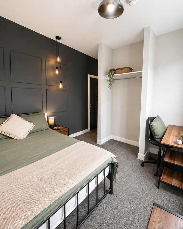 Photo 1: Room 2 Offsuite Double Room £570