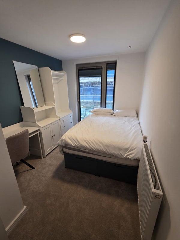Photo 1: Bedroom