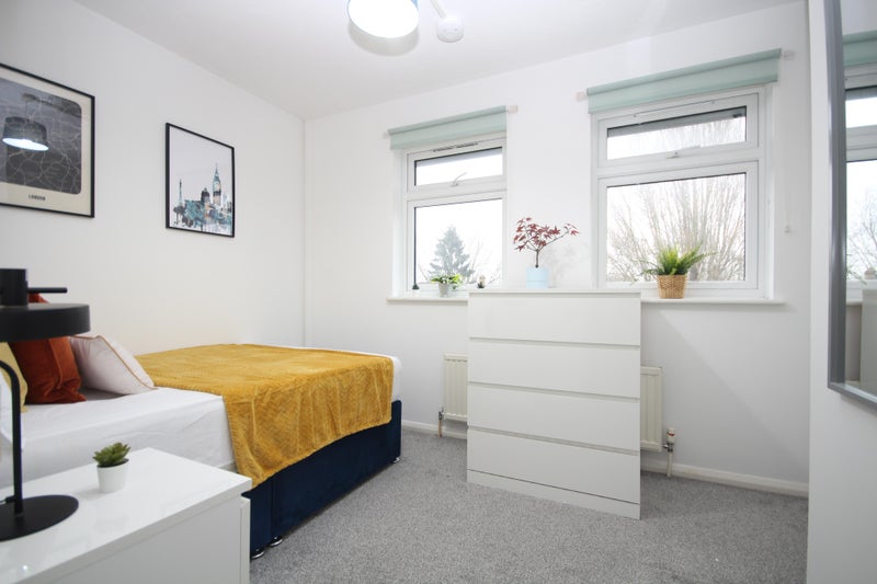 Photo 1: ROOM 5 - AVAILABLE 21ST OCTOBER 2026