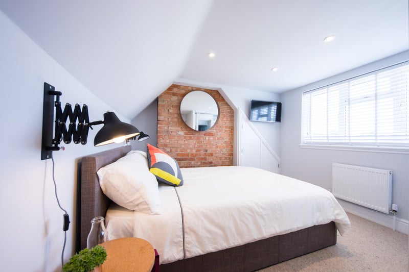 Photo 1: Room 5