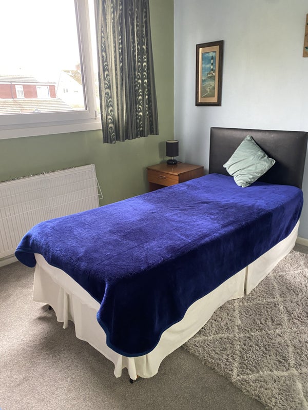 Photo 1: Bedroom