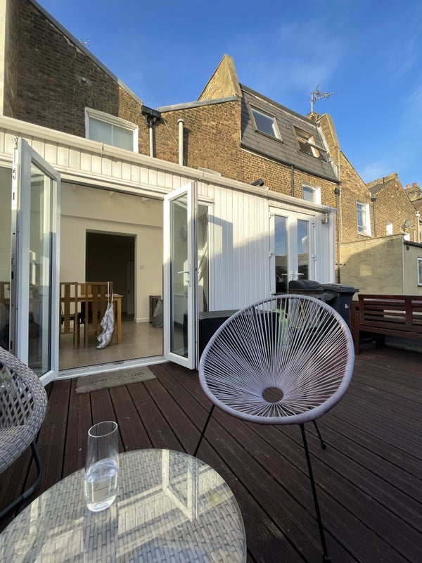 Photo 1: Large Roof Terrace