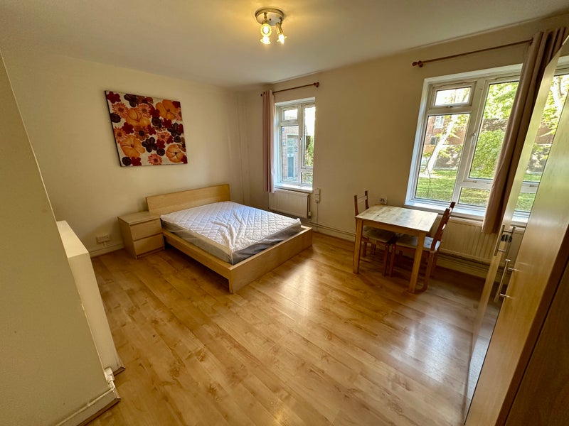 Photo 1: Room 1