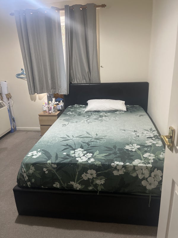Photo 1: Bedroom 