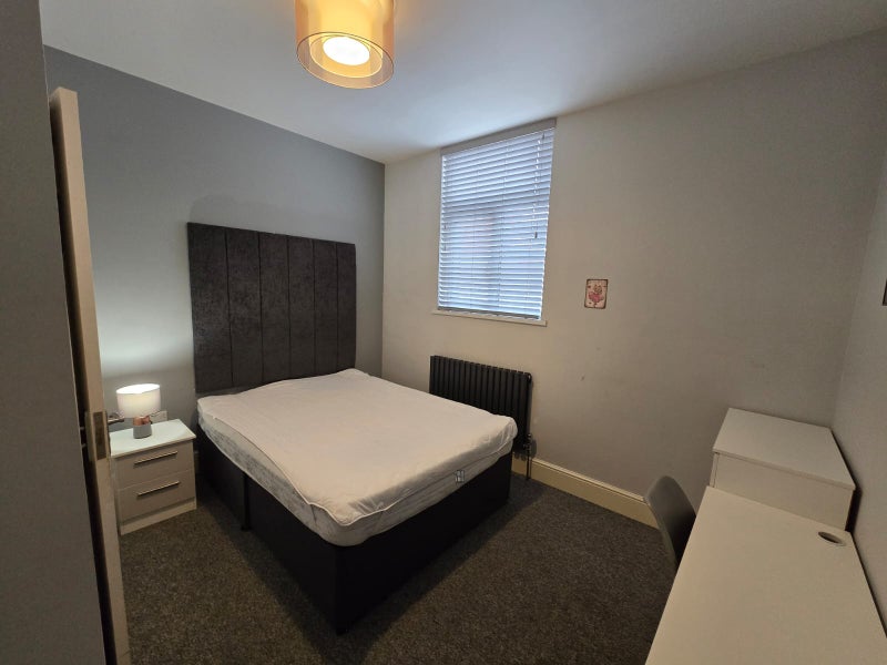 Photo 1: Room 2