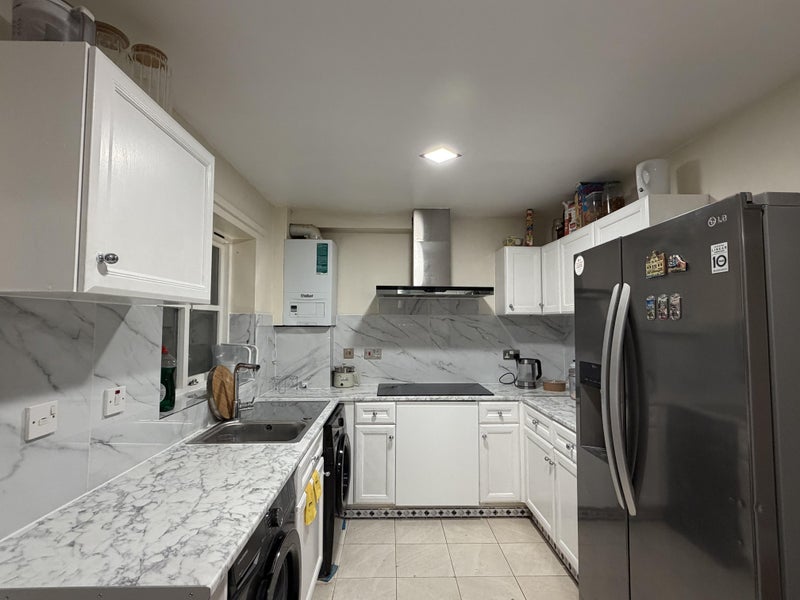 Photo 1: Kitchen