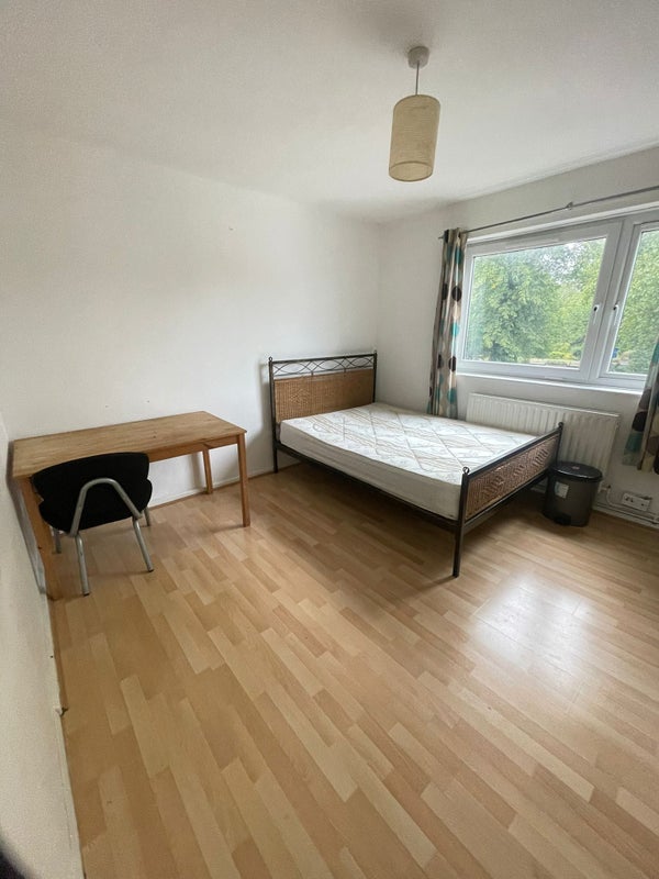 Aldgate/Stepney Green 💚 Large Double Available
