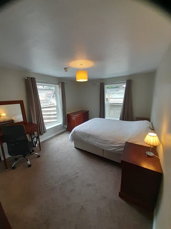 Photo 1: Bedroom